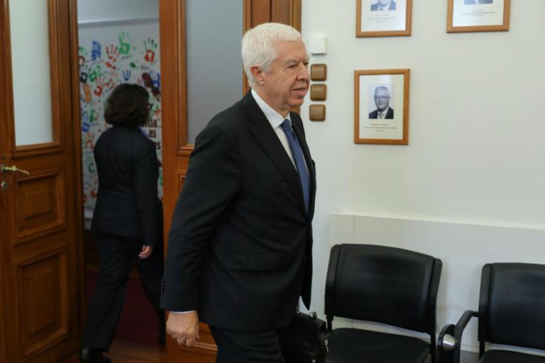 INQUÉRITO/CGD: TEIXEIRA DOS SANTOS DIZ QUE NÃO SE ARREPENDE DE TER NOMEADO VARA E SANTOS FERREIRA