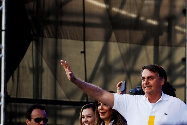 BOLSONARO CONVIDA MACRON PARA VISITAR A AMAZÓNIA