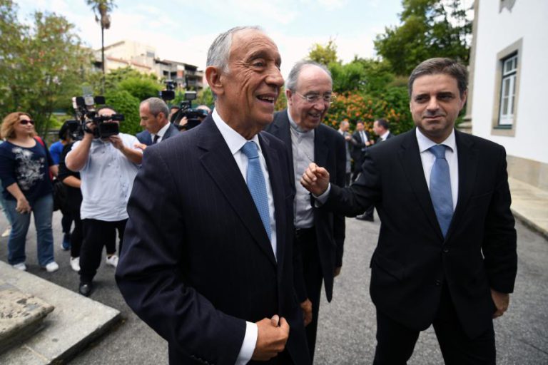 “NENHUM PORTUGUÊS PODE DEIXAR DE ESTAR SATISFEITO” COM NÚMEROS DA ECONOMIA, SEGUNDO MARCELO