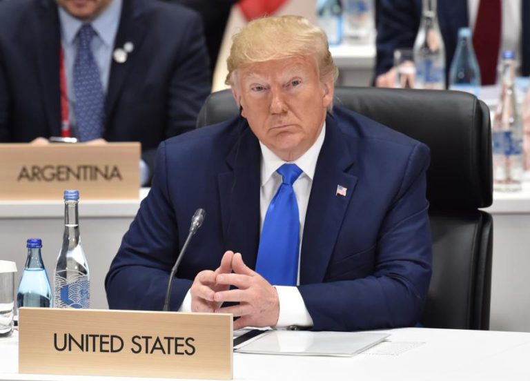 DONALD TRUMP DIZ QUE EMPRESAS AMERICANAS PODEM VENDER PRODUTOS À HUAWEI