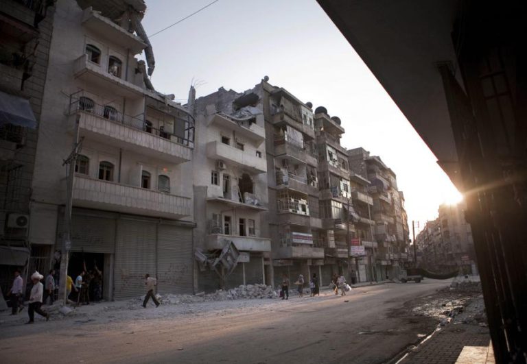 SÍRIA: MAIS DE 400 MIL PESSOAS DESLOCADAS EM TRÊS MESES DE VIOLÊNCIA EM IDLIB