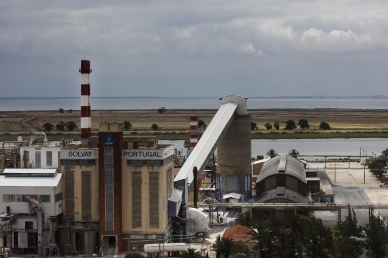 LUCRO DA SOLVAY CRESCE 4,3% NO 1.º SEMESTRE PARA 608 ME