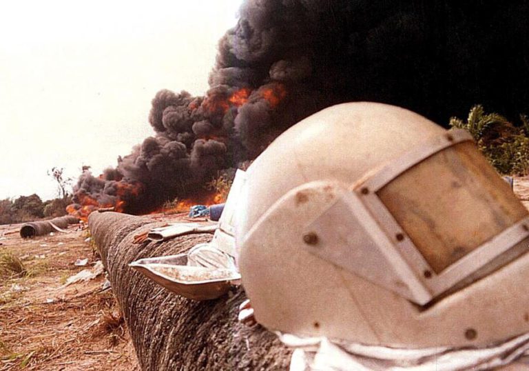 DOZE MORTOS EM EXPLOSÃO DE OLEODUTO NA NIGÉRIA