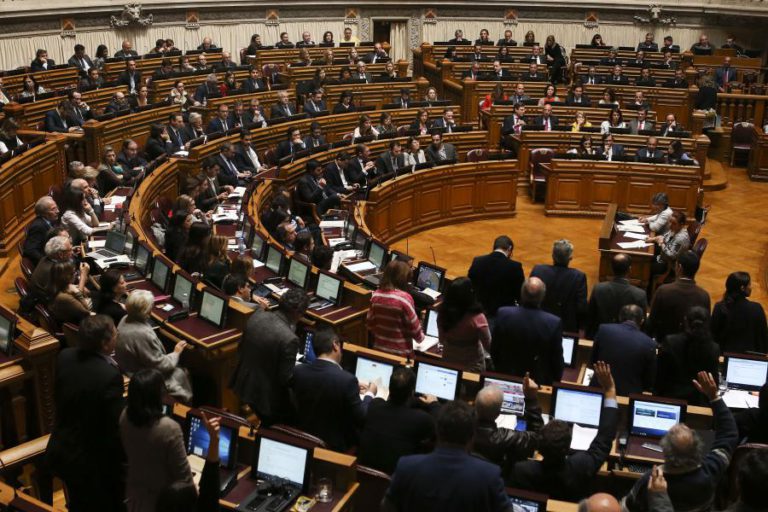 ELEIÇÕES: PS QUER INIBIR EXERCÍCIO DE CARGOS POLÍTICOS ATÉ DEZ ANOS PARA CONDENADOS POR CORRUPÇÃO