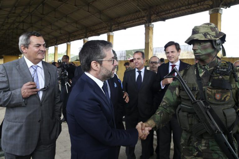 DEPUTADOS PORTUGUESES PEDEM APOIO ANGOLANO NA HONRA AOS MILITARES FALECIDOS NA GUERRA COLONIAL