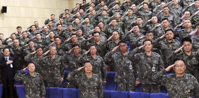 COREIA DO NORTE ADVERTE EUA CONTRA EXERCÍCIOS MILITARES COM SUL-COREANOS