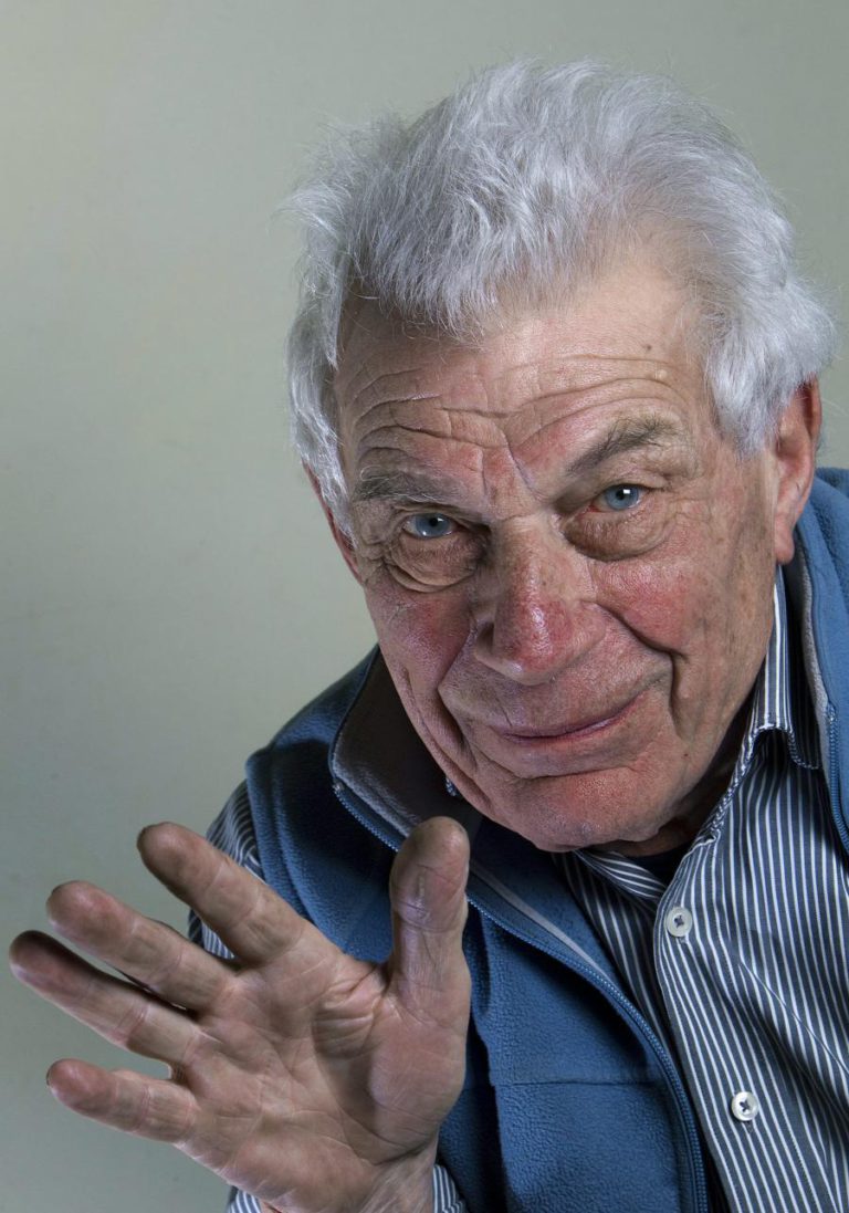 LIVRO INÉDITO DE JOHN BERGER SOBRE OS MIGRANTES NA EUROPA DE 1970 CHEGA A PORTUGAL