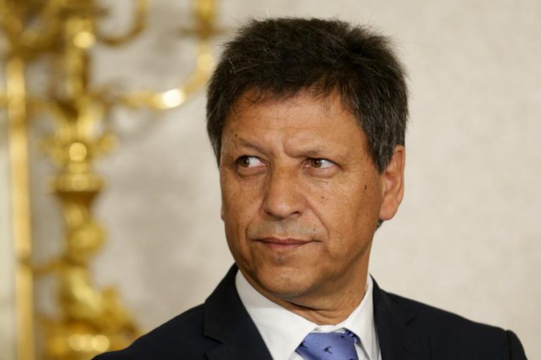 SECRETÁRIO DE ESTADO REMETE PARA A PROTEÇÃO CIVIL RESPONSABILIDADE SOBRE COMPRA DE GOLAS ANTIFUMO