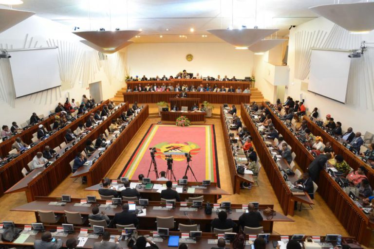 PARLAMENTO MOÇAMBICANO APROVA LEI DE AMNISTIA PARA CRIMES DE CONFRONTOS ENTRE GOVERNO E RENAMO