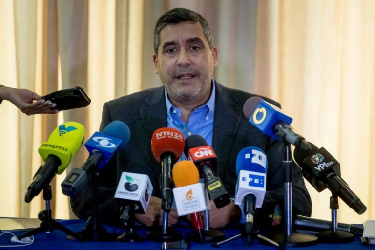 EX-MINISTRO DO INTERIOR DA VENEZUELA EM GREVE DE FOME NA PRISÃO