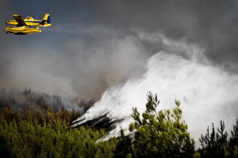 AVIÃO DE COMBATE SOFRE ACIDENTE QUANDO RECOLHIA ÁGUA EM BARRAGEM NO ALGARVE