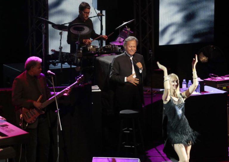 JUIZ ESPANHOL RECONHECE CANTOR JULIO IGLESIAS COMO PAI DO FILHO DE UMA PORTUGUESA