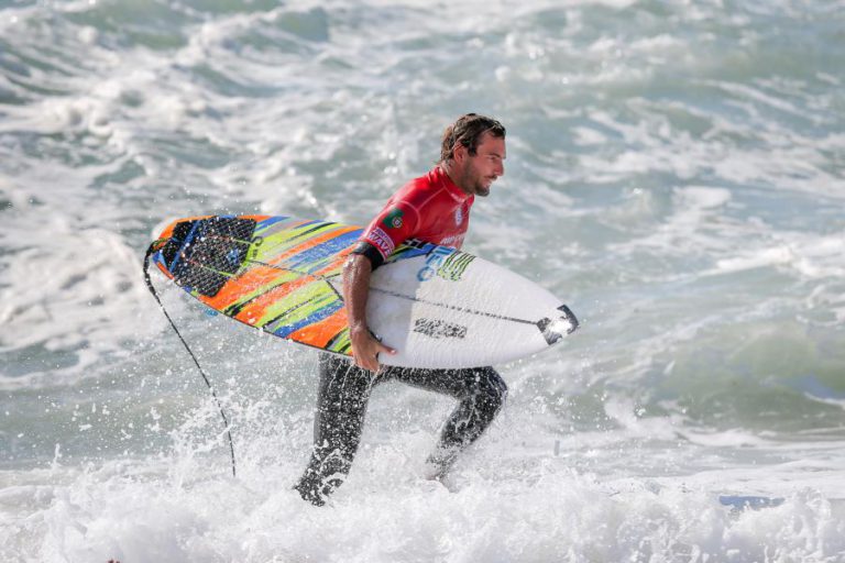FREDERICO MORAIS AVANÇA PARA OS 16 AVOS DE FINAL EM JEFFREYS BAY