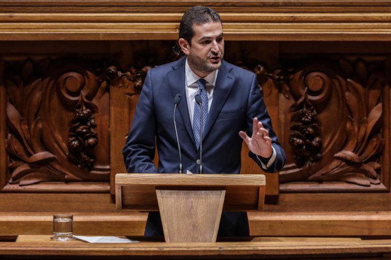 RUI RIO AFASTA HUGO SOARES DAS LISTAS PARA AS ELEIÇÕES LEGISLATIVAS