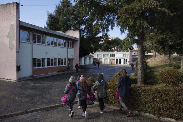 ELEIÇÕES: PS QUER FIXAR DOCENTES EM “ESCOLAS DIFÍCEIS” E MAIS 12 MIL CAMAS PARA ESTUDANTES