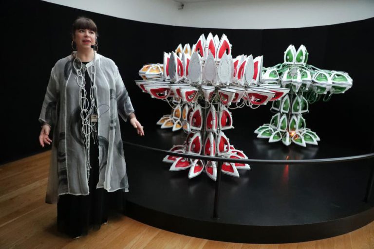 “I’M YOUR MIRROR” DE JOANA VASCONCELOS É INAUGURADA NO SÁBADO NA HOLANDA