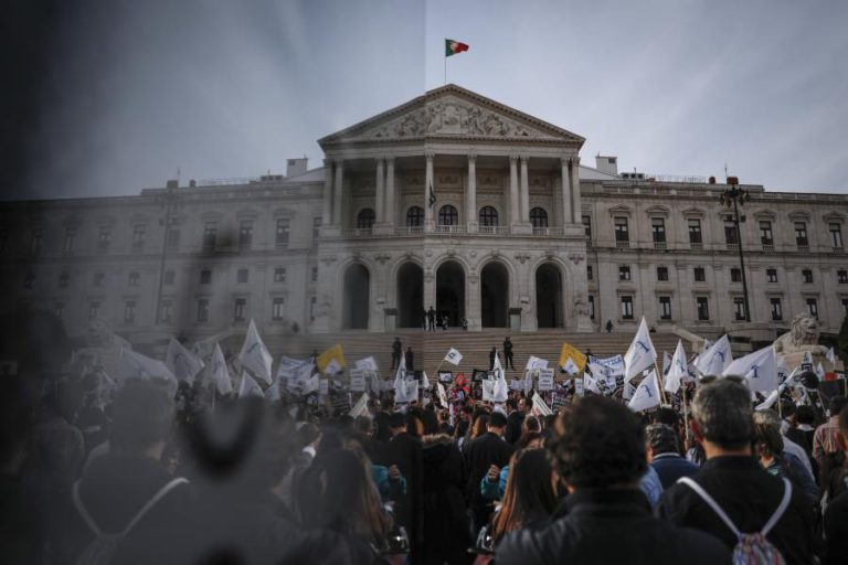 TÉCNICOS DE DIAGNÓSTICO E TERAPÊUTICA EM GREVE NAS PRÓXIMAS DUAS SEXTAS-FEIRAS