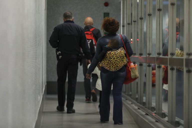 SEF DETEVE NO AEROPORTO DE LISBOA “PASSADOR” DE MENORES EM VOO DE LUANDA