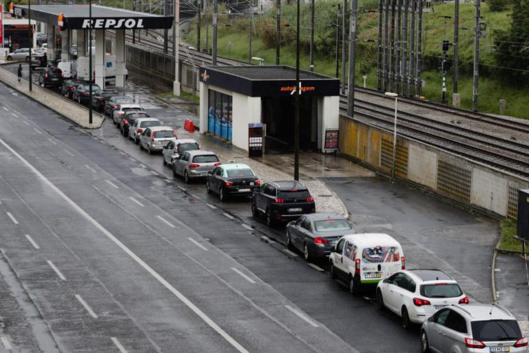 MOTORISTAS: ANTRAM ACREDITA QUE GOVERNO VAI INCLUIR CARGAS E DESCARGAS NOS SERVIÇOS MÍNIMOS