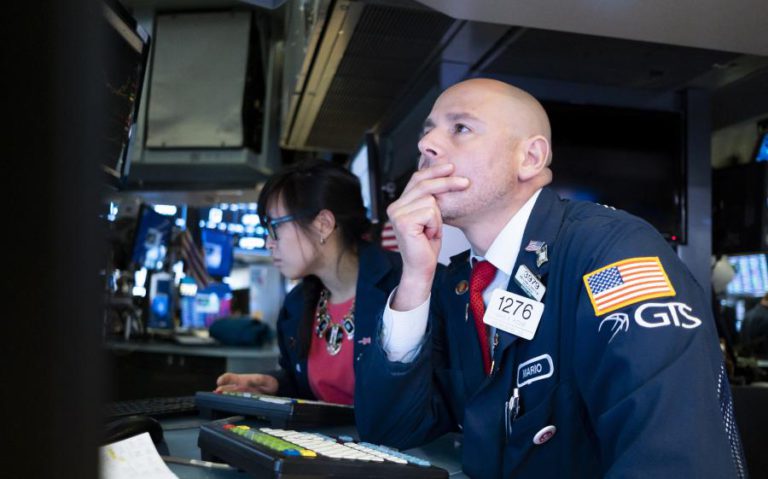 WALL STREET FECHA EM BAIXA COM DÚVIDAS SOBRE DECISÕES MONETÁRIAS E TENSÃO COM IRÃO