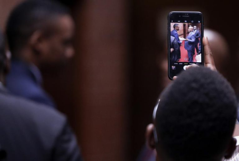 FILHO DE EX-PR SUL-AFRICANO JACOB ZUMA ILIBADO DO CRIME DE HOMICÍDIO