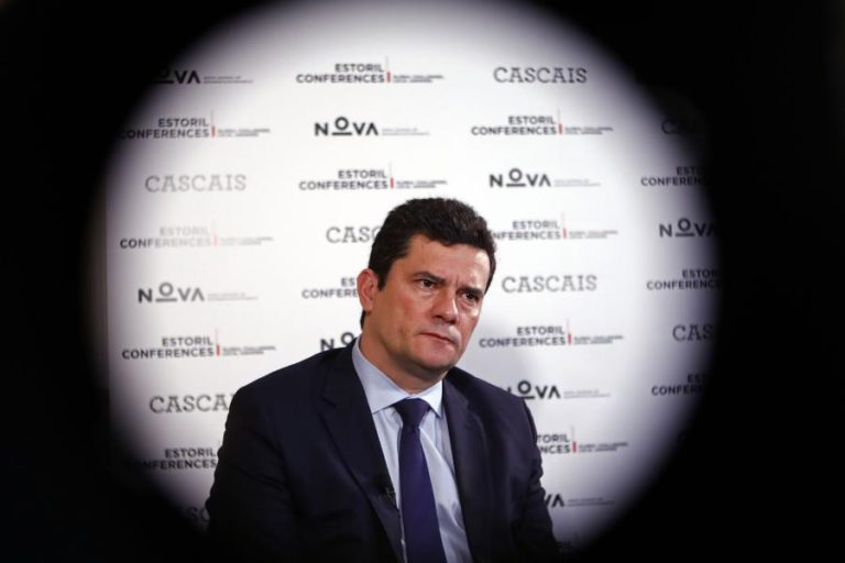 MORO NOVAMENTE ACUSADO DE LIDERAR ILEGALMENTE INVESTIGAÇÃO CONTRA CORRUPÇÃO NO BRASIL