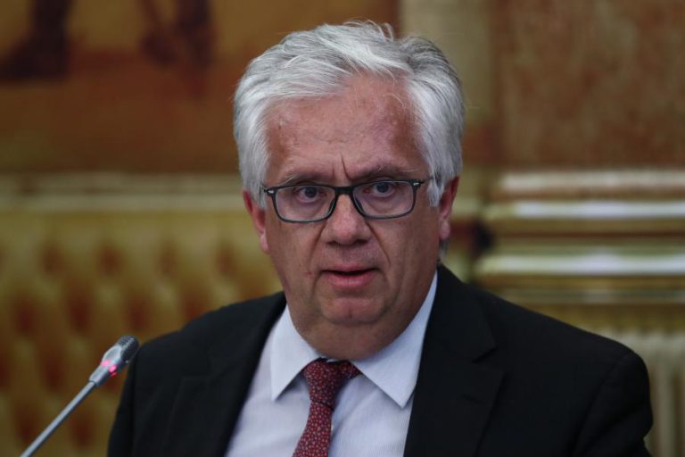 COMBATE AO INCÊNDIO DE VILA DE REI E MAÇÃO FOI “BEM FEITO” – GOVERNO