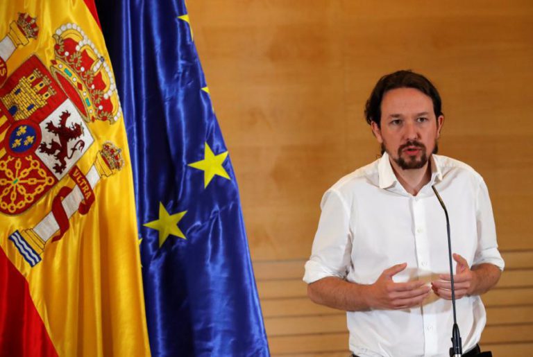 MILITANTES DO PODEMOS APOIAM ESTRATÉGIA DE LÍDER PARA GOVERNO DE COLIGAÇÃO EM ESPANHA