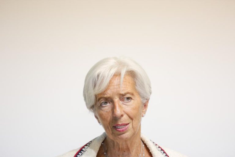 LAGARDE DEMITE-SE DO FMI COM EFEITO A 12 DE SETEMBRO, FUNDO ACEITA COM AMPLOS ELOGIOS