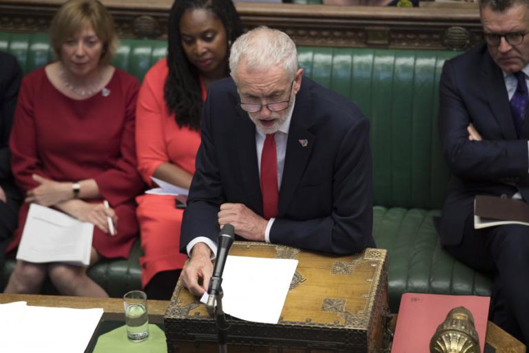 JEREMY CORBYN PROMETE MOÇÃO DE CENSURA A GOVERNO DE BORIS JOHNSON “QUANDO FOR APROPRIADO”