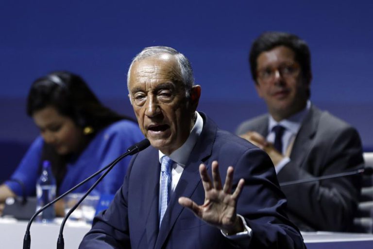 PRESIDENTE DA REPÚBLICA FELICITA REALIZADORES ABI FEIJÓ E REGINA PESSOA