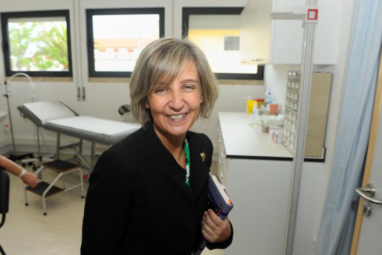 MINISTRA DA SAÚDE REJEITA IDEIA DE “TEMPO PERDIDO” DURANTE LEGISLATURA