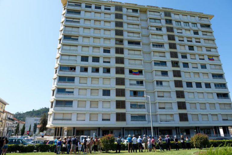 NÚMERO DE MORADORES DO PRÉDIO COUTINHO DESCE DE NOVE PARA SETE — VIANAPOLIS