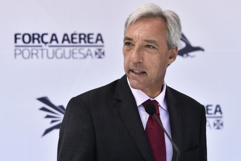 MINISTRO DA DEFESA HOMENAGEIA SALGUEIRO MAIA E DEFENDE TRABALHO PERMANENTE DA DEFESA DE ABRIL