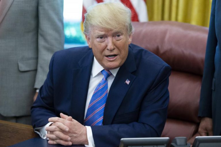 TRUMP DIZ QUE ESTADOS UNIDOS VÃO COLOCAR UMA BANDEIRA EM MARTE “EM BREVE”