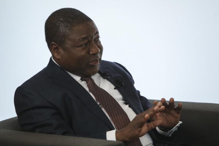 PRESIDENTE MOÇAMBICANO DIZ QUE FALSOS EMPRESÁRIOS FINANCIAM ATAQUES EM CABO DELGADO