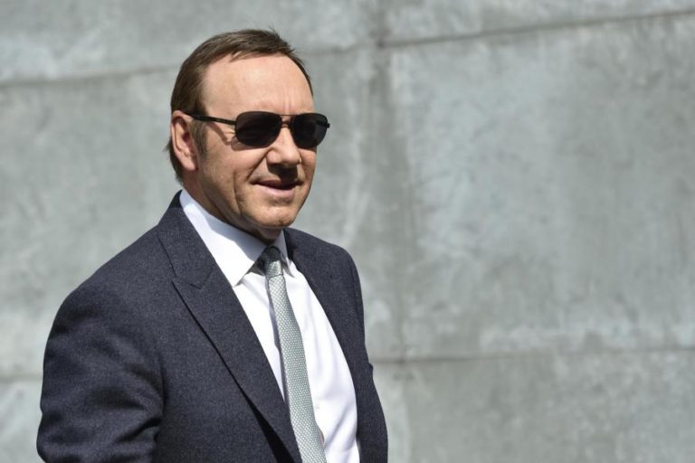 PROCURADORES DEIXAM CAIR ACUSAÇÃO DE AGRESSÃO SEXUAL CONTRA KEVIN SPACEY