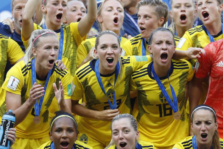 SUÉCIA VENCE INGLATERRA E VOLTA A REPETIR UM TERCEIRO LUGAR NO MUNDIAL DE FUTEBOL FEMININO