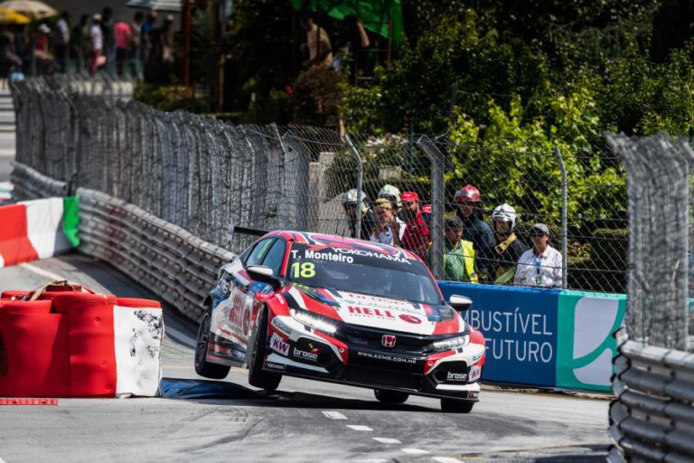 VITÓRIA DE TIAGO MONTEIRO NA TERCEIRA CORRIDA DO WTCR EM VILA REAL