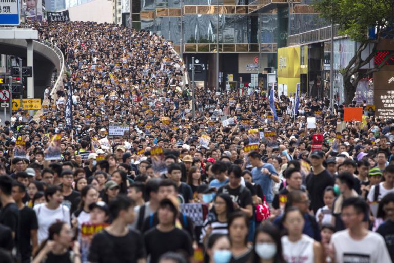 NOVO GRANDE PROTESTO A 21 DE JULHO EM HONG KONG CONTRA LEI DA EXTRADIÇÃO E ABUSO POLICIAL