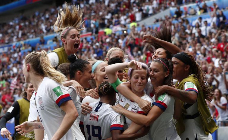 ESTADOS UNIDOS REVALIDAM TÍTULO DE CAMPEÕES MUNDIAIS NO FUTEBOL FEMININO