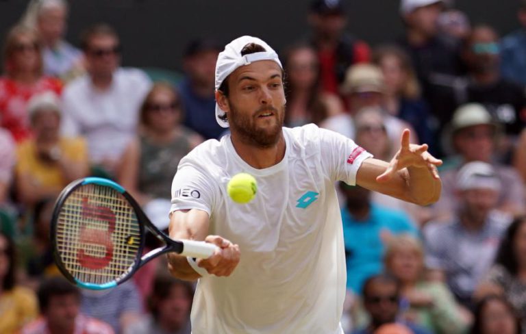 JOÃO SOUSA QUALIFICA-SE PARA A SEGUNDA RONDA DO TORNEIO DE GSTAAD
