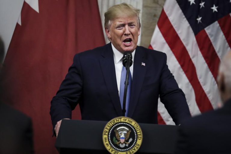 TRUMP CHAMA “ESTÚPIDO” A EMBAIXADOR BRITÂNICO QUE O ACUSOU DE “INCOMPETENTE”