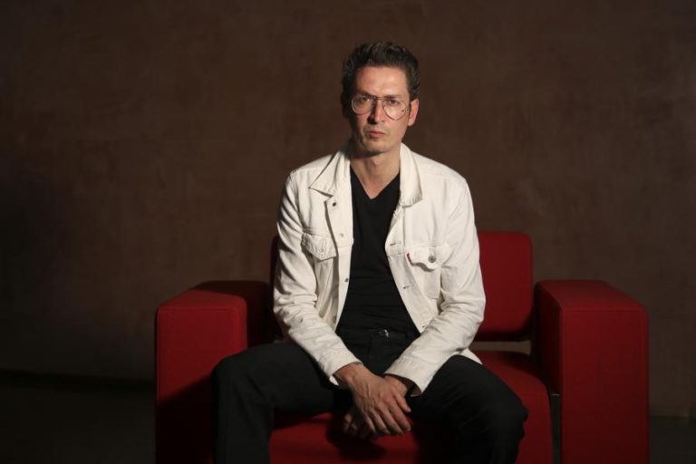 PRIMEIRA ‘CURTA’ DE PAULO FURTADO MOSTRA POSSIBILIDADE DE ESPERANÇA FACE AO ABISMO