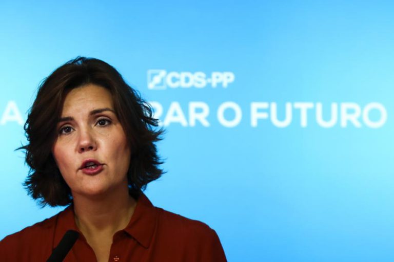 OPOSIÇÃO INTERNA DO CDS-PP ACUSA CRISTAS DE AUTISMO NA ELABORAÇÃO DAS LISTAS