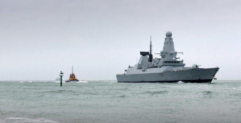 UM SEGUNDO NAVIO DE GUERRA BRITÂNICO CHEGOU AO GOLFO – LONDRES