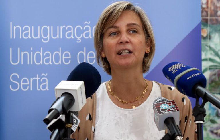 MINISTRA DA SAÚDE QUER DOTAR MAC DE QUADRO PERMANENTE DE ANESTESISTAS