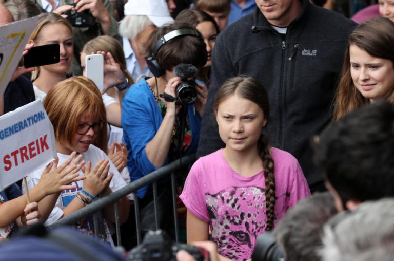 MERKEL ADMITE INFLUENCIA DA ATIVISTA SUECA GRETA THUNBERG NAS MEDIDAS PELO AMBIENTE
