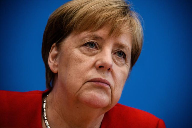 MERKEL INSISTE QUE SE SENTE “BEM” E CAPAZ DE COMPLETAR O SEU MANDATO ATÉ 2021
