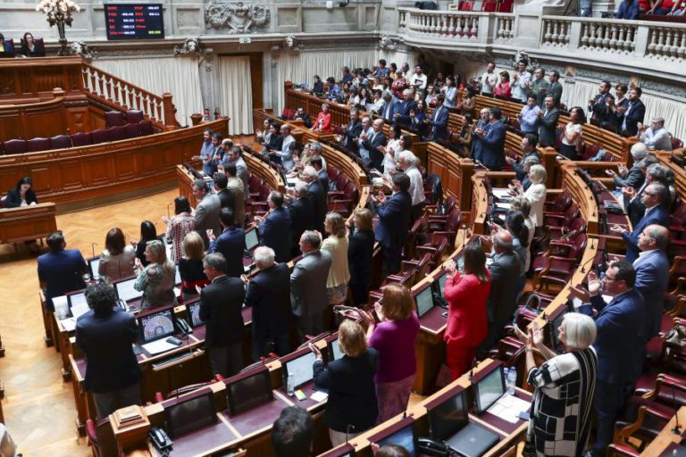 MAIORIA PARLAMENTAR DE ESQUERDA APROVA NOVA LEI DE BASES DA SAÚDE